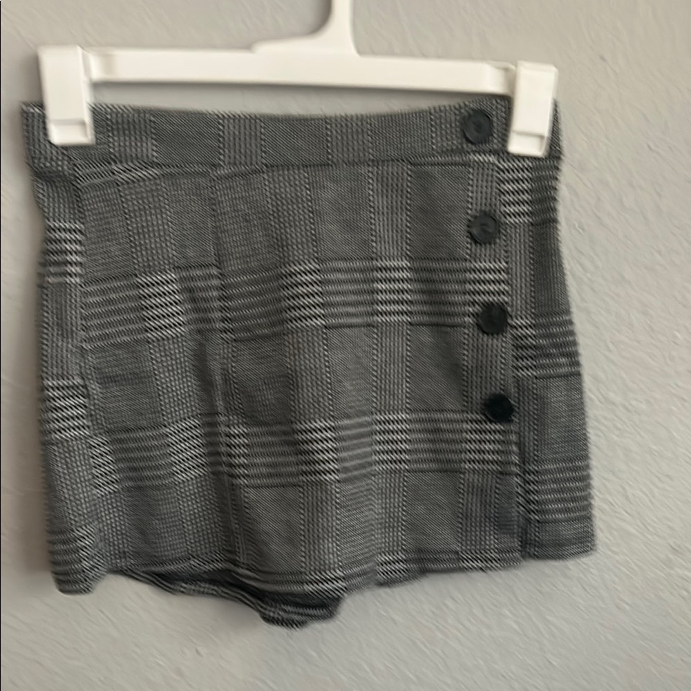 Gray Plaid Buttoned Skort